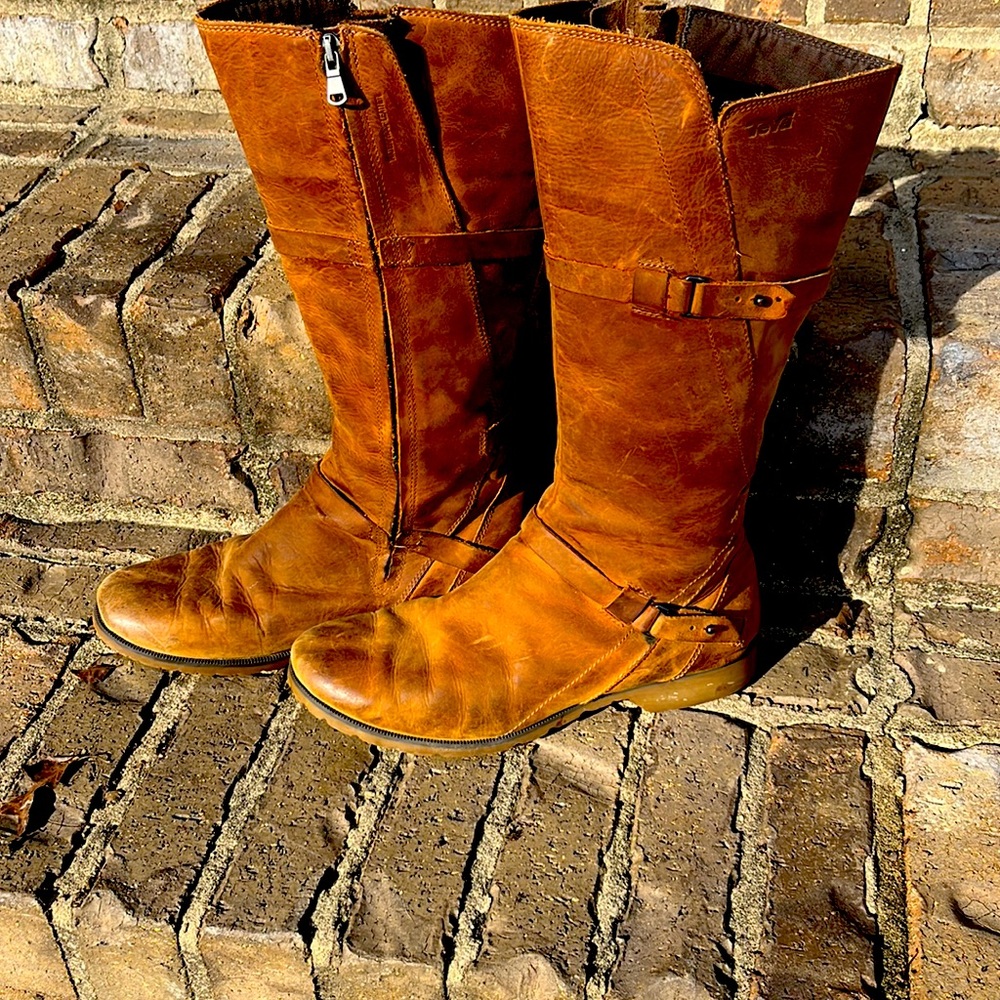 Teva leather Boots -9.5